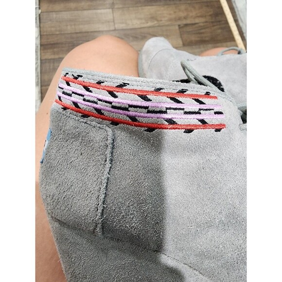 Toms Boots Womens 8 Desert Ankle Booties Grey Suede Round Toe Wedge Heels - Picture 10 of 10